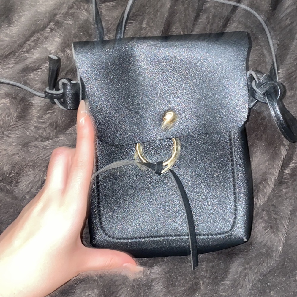 🐛Small Faux leather crossbody purse! - Picture 2 of 7